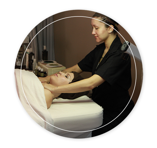 Image of career paths esthetics - showing an esthetician at work